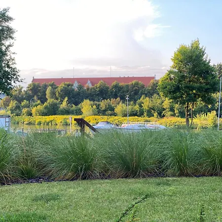 Uroczy Art Marina Z Widokiem Na Rzeke I Bezplatnym Parkingiem Wroclaw