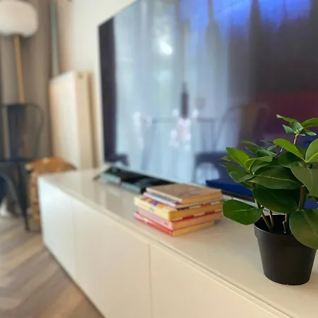 Uroczy Art Marina Z Widokiem Na Rzeke I Bezplatnym Parkingiem Wrocław