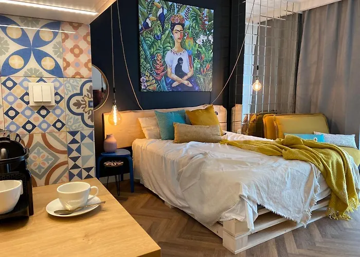 Uroczy Art Marina Z Widokiem Na Rzeke I Bezplatnym Parkingiem Wroclaw