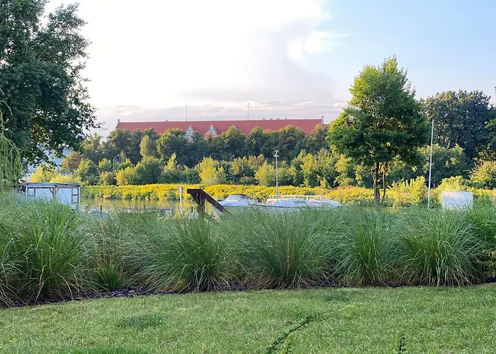 Uroczy Art Marina Z Widokiem Na Rzeke I Bezplatnym Parkingiem Wroclaw